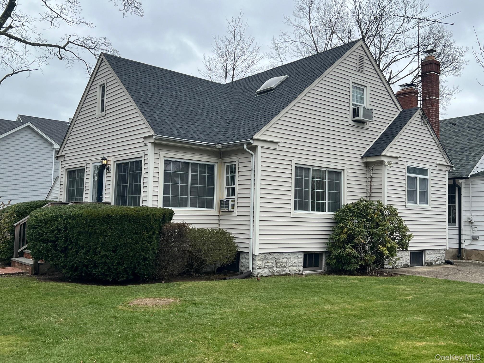 #3 photo, 100 Grant Street, Centerport , NY 11721