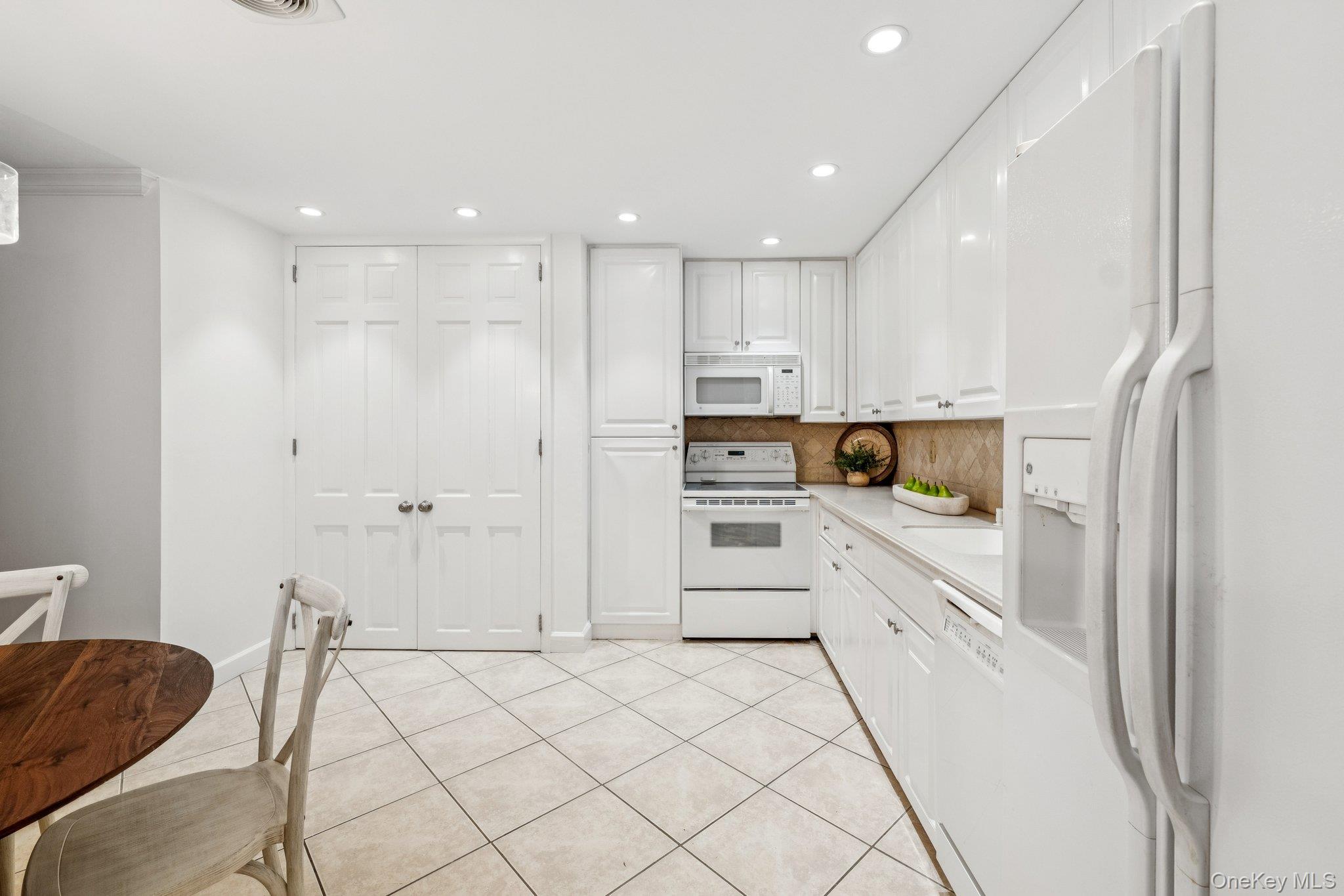 #11 photo, 96 Acorn Ponds Drive, Roslyn , NY 11576