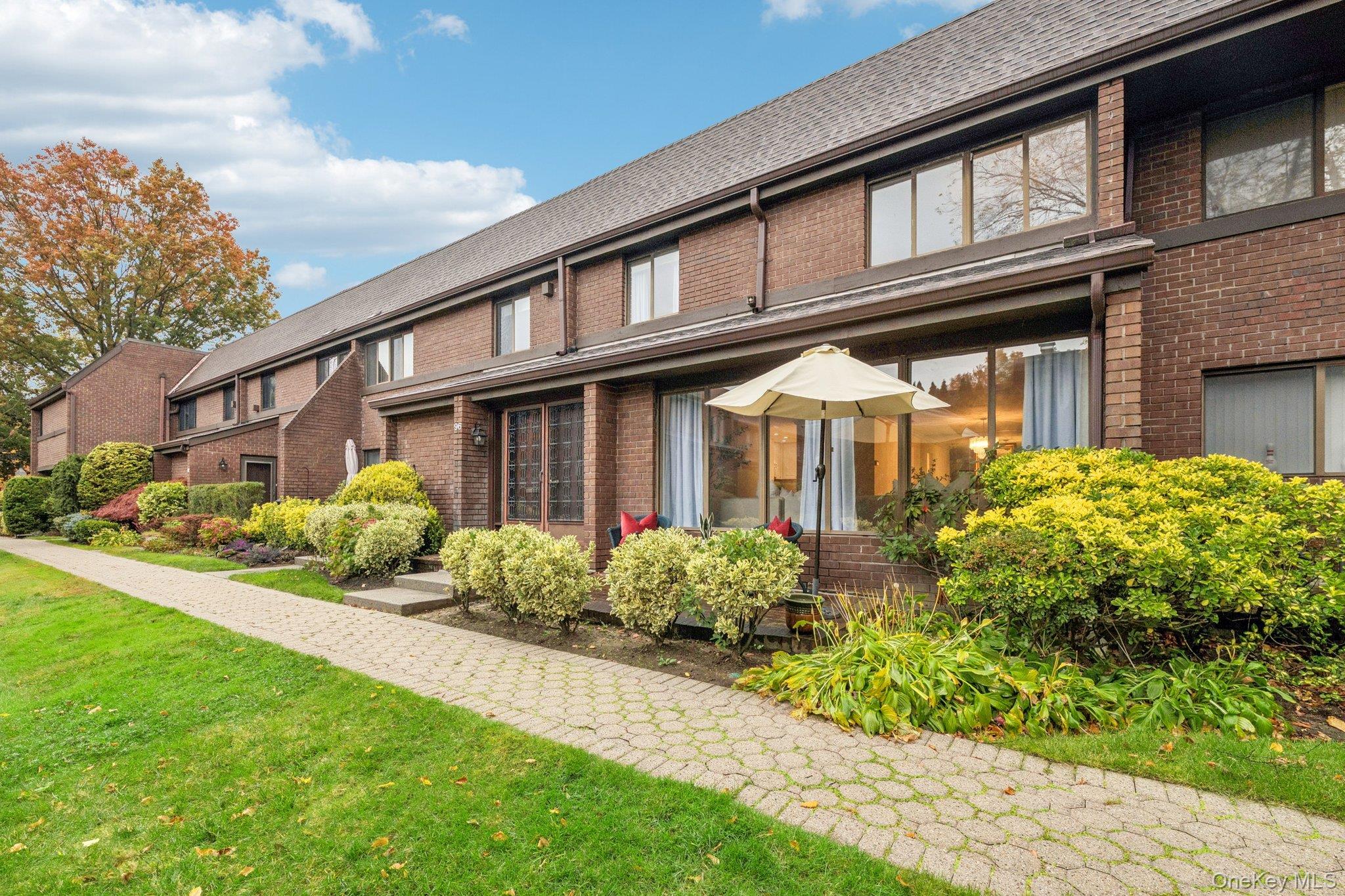 #2 photo, 96 Acorn Ponds Drive, Roslyn , NY 11576