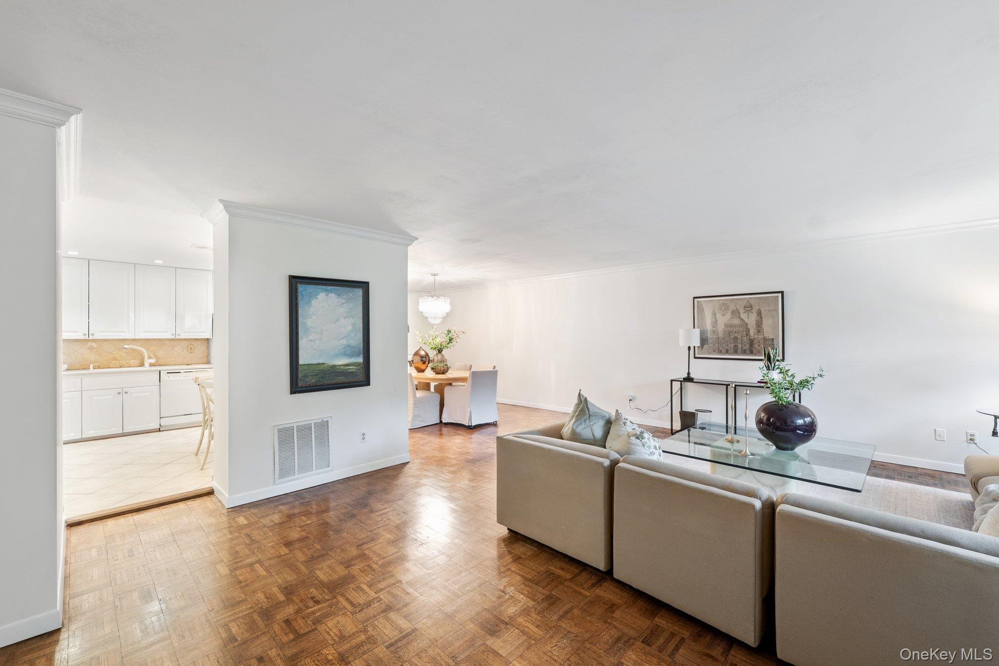 #4 photo, 96 Acorn Ponds Drive, Roslyn , NY 11576