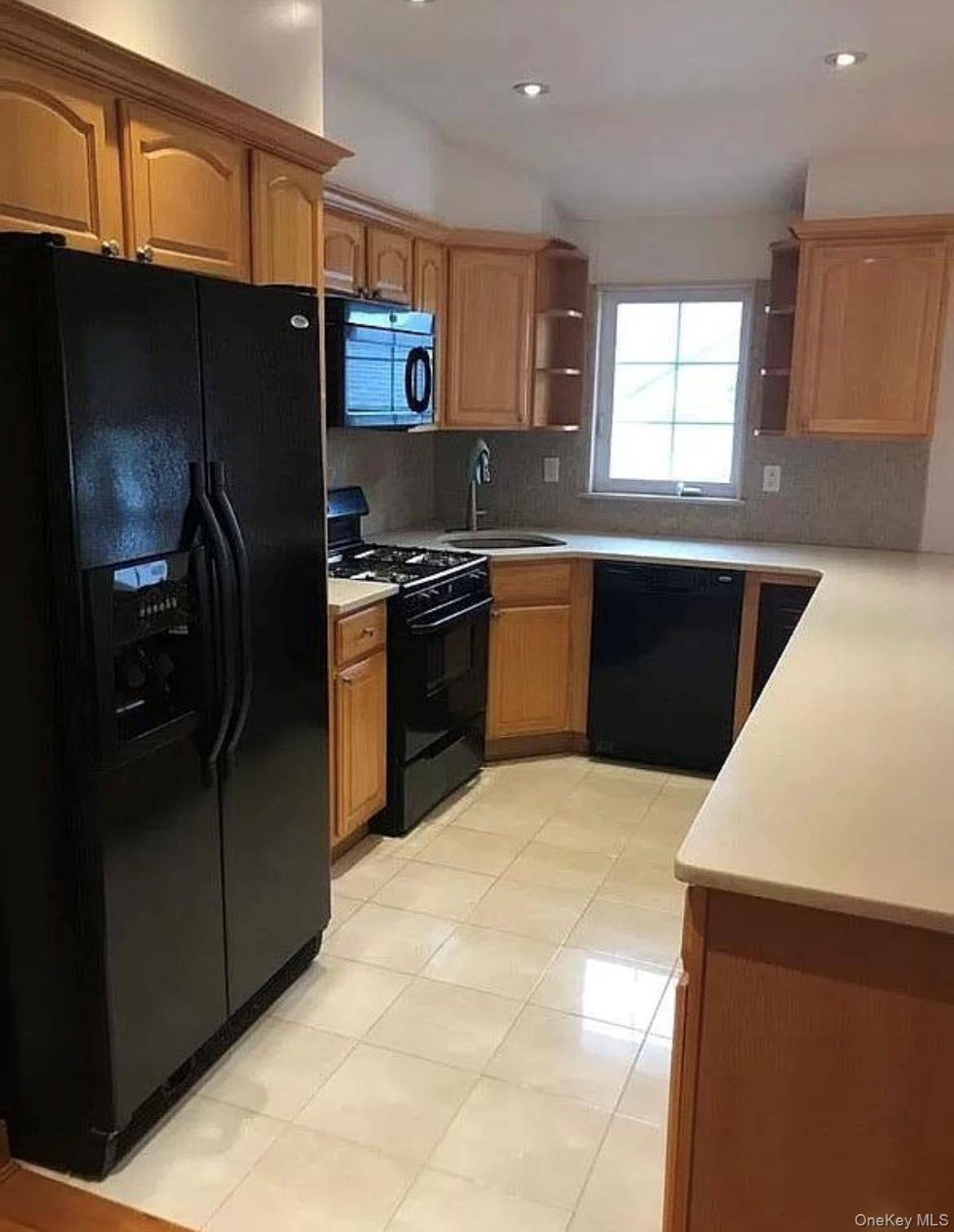 #4 photo, 53-11 193rd Street, Fresh Meadows , NY 11365