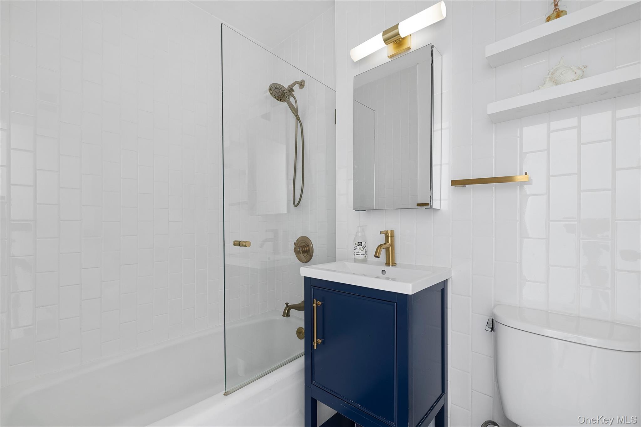 #9 photo, 1020 Grand Concourse, Bronx , NY 10451