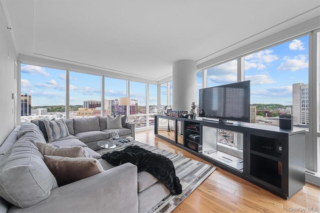 #11 photo, 1 Renaissance Square, White Plains , NY 10601