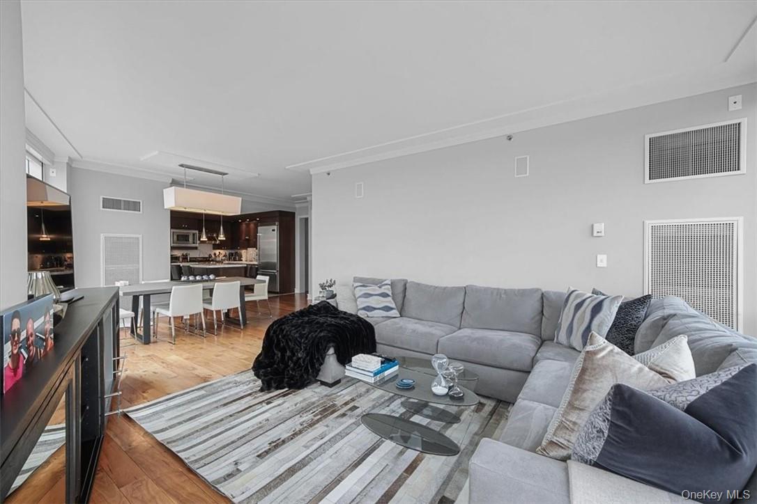 #14 photo, 1 Renaissance Square, White Plains , NY 10601