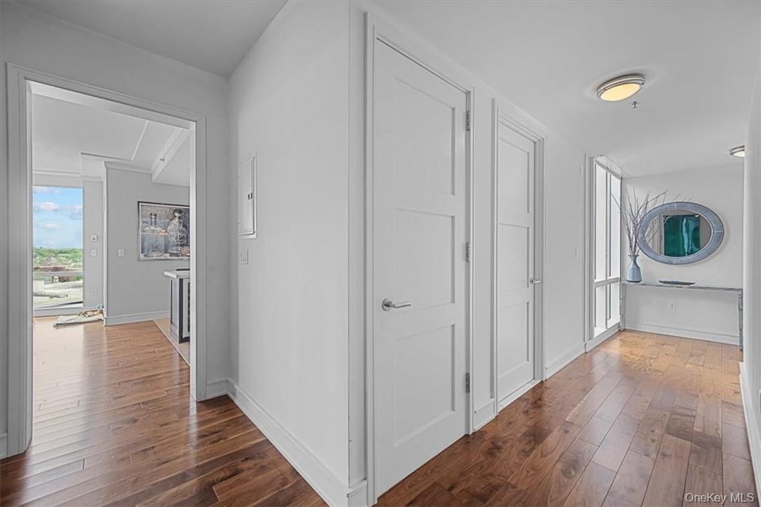 #4 photo, 1 Renaissance Square, White Plains , NY 10601