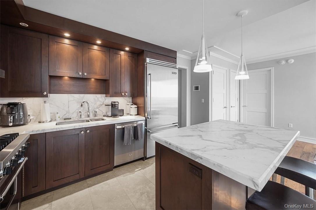 #8 photo, 1 Renaissance Square, White Plains , NY 10601