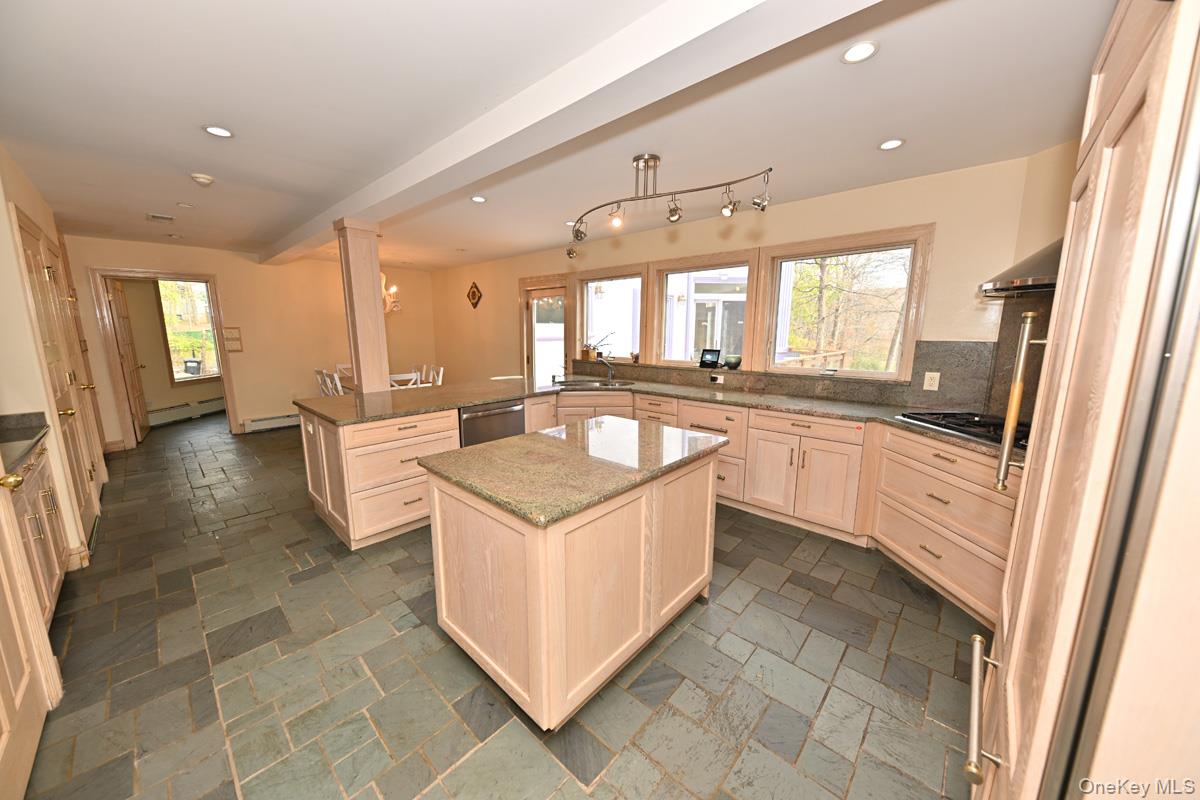 #8 photo, 27 Sky Meadow Road, Suffern , NY 10901