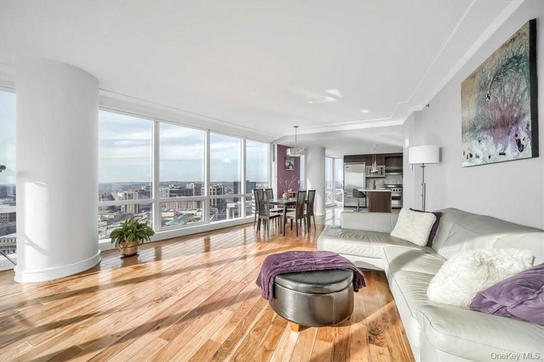 #7 photo, 1 Renaissance Square, White Plains , NY 10601