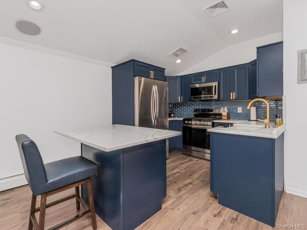 #4 photo, 240 Bowne Street, Bronx , NY 10464