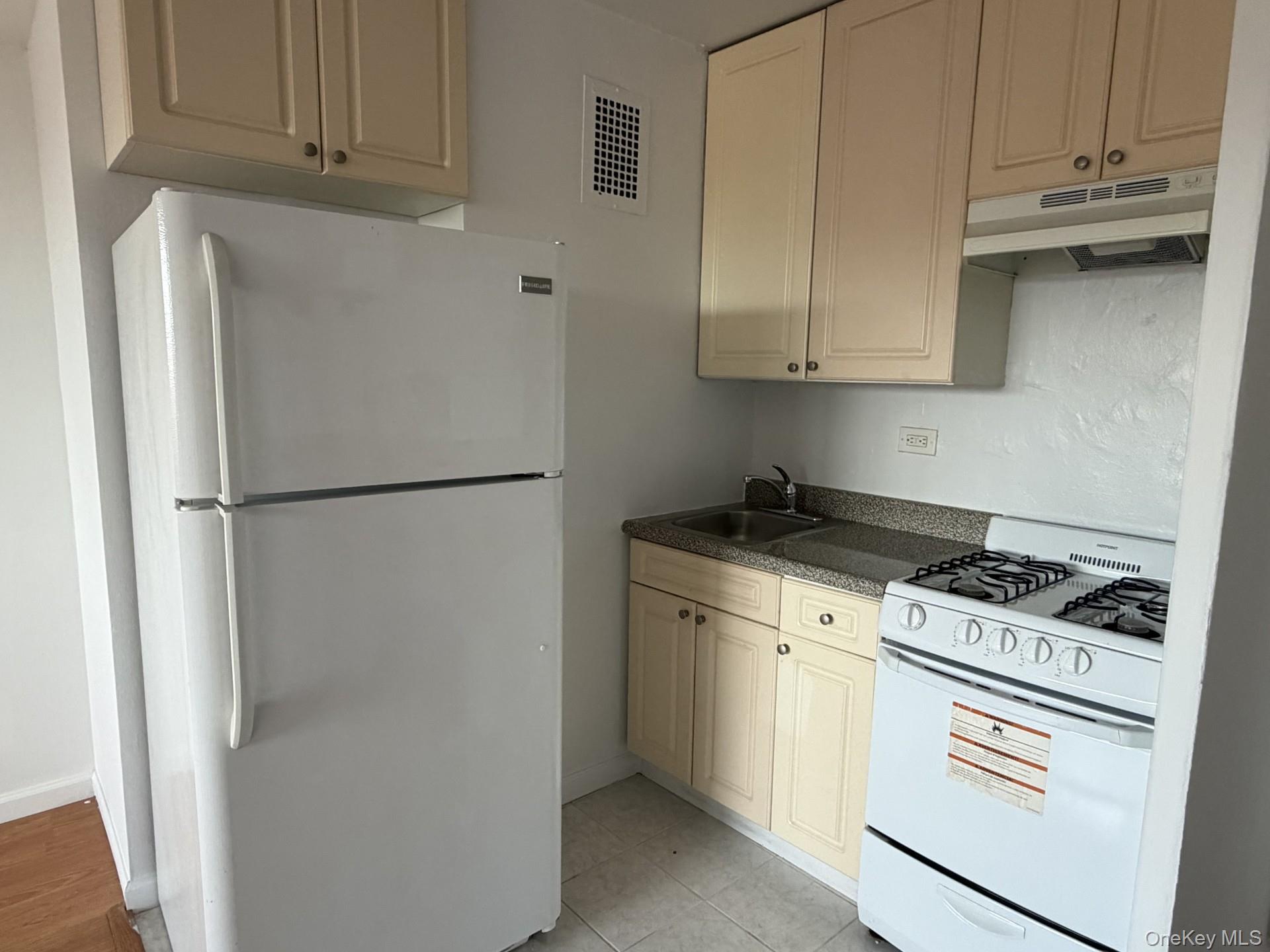 #3 photo, 83-60 118th Street, Kew Gardens , NY 11415