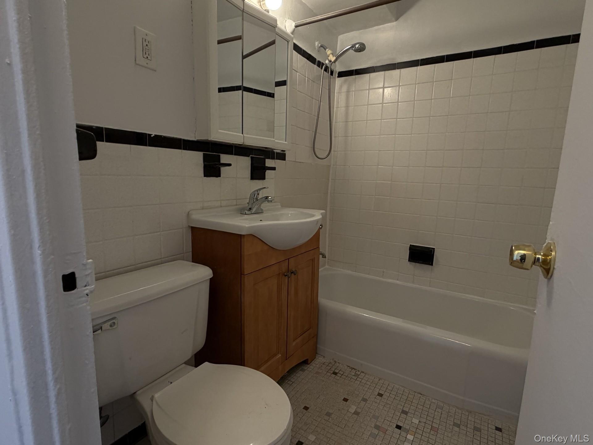 #5 photo, 83-60 118th Street, Kew Gardens , NY 11415