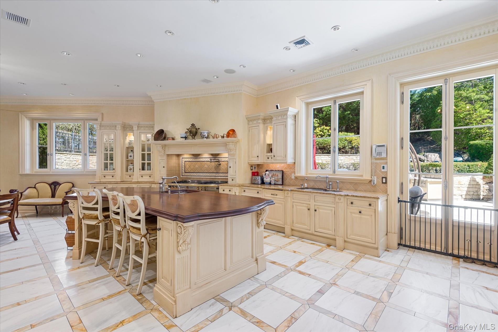 #11 photo, Kings Point Road, Great Neck , NY 11024