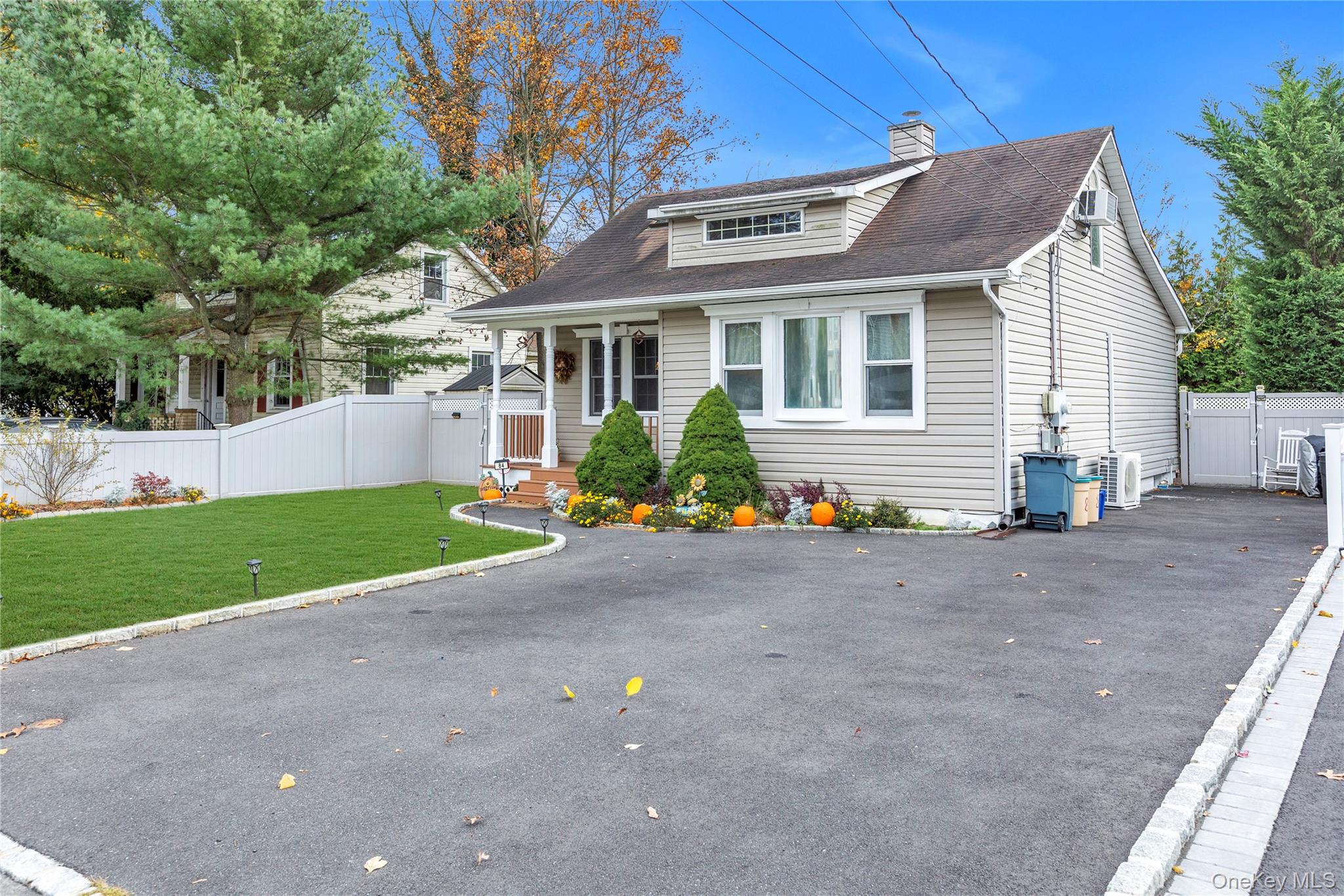 #20 photo, 84 Cedar Street, Islip , NY 11751