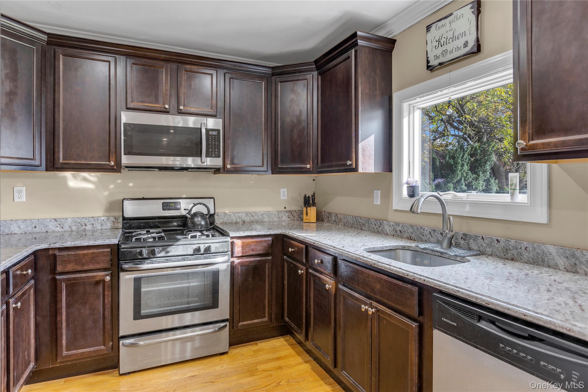 #8 photo, 84 Cedar Street, Islip , NY 11751