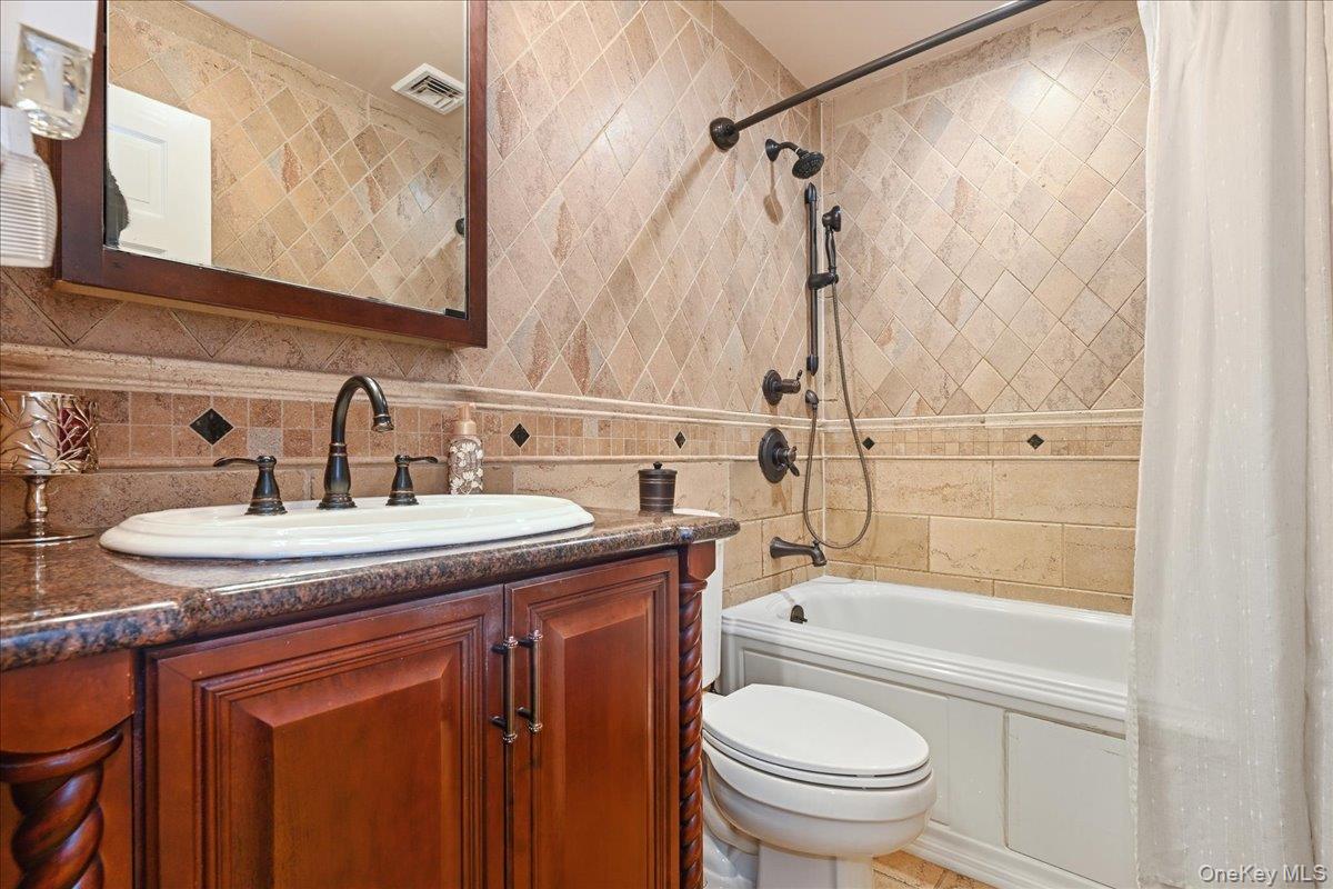 #16 photo, 259 Ocean Avenue, Massapequa Park , NY 11762