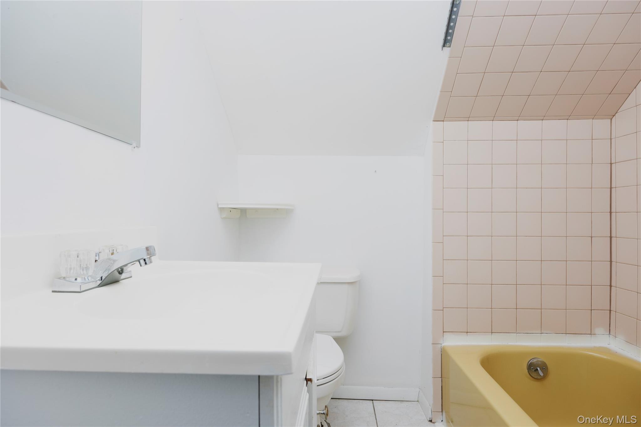 #12 photo, 1137 Namdac Avenue, Bay Shore , NY 11706