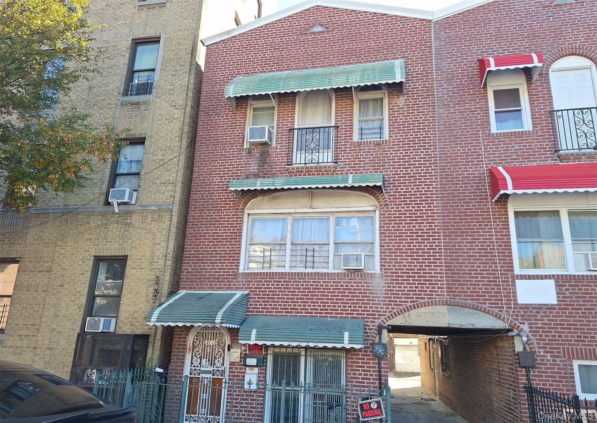 #1 photo, 2012 Benedict Avenue, Bronx , NY 10462