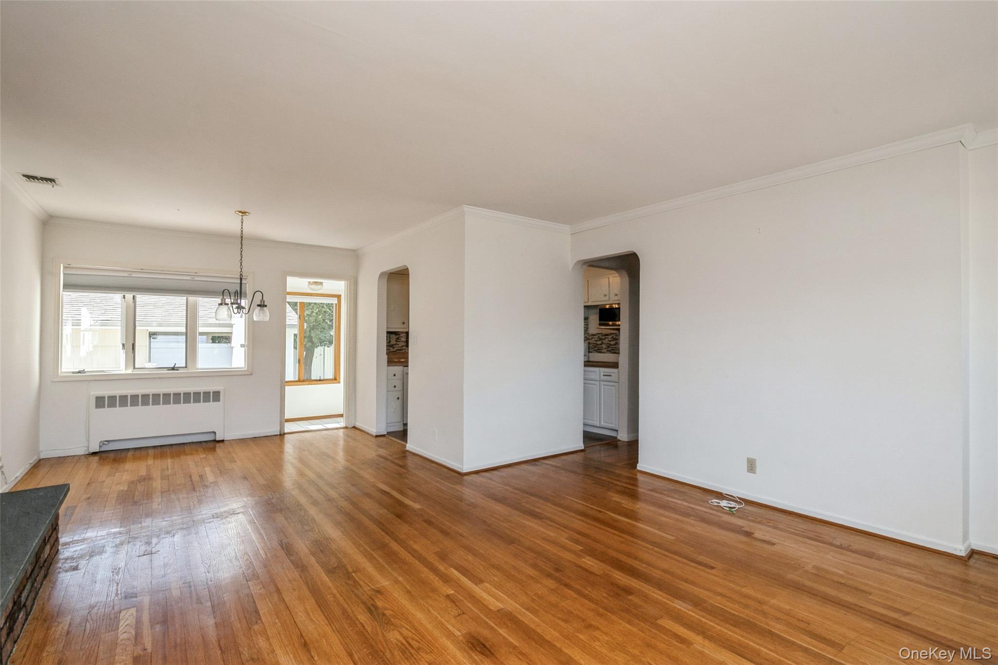 #11 photo, 26 Whitman Avenue, Syosset , NY 11791