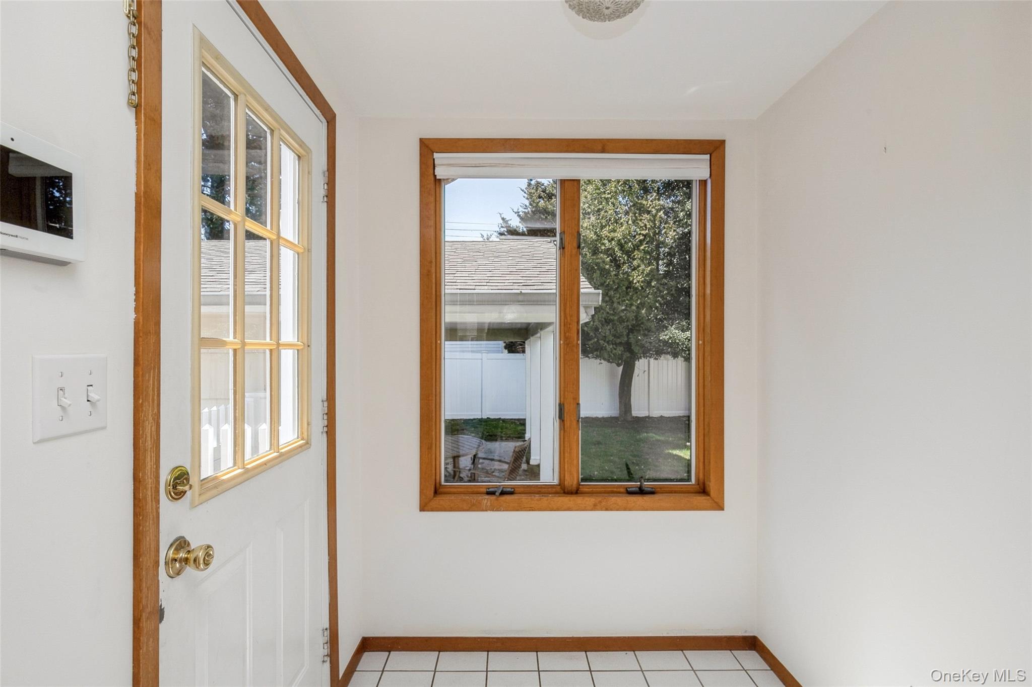 #13 photo, 26 Whitman Avenue, Syosset , NY 11791