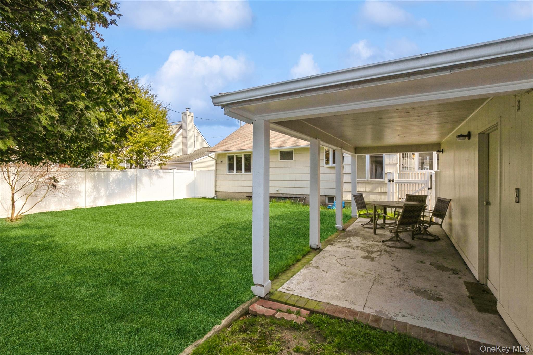 #5 photo, 26 Whitman Avenue, Syosset , NY 11791