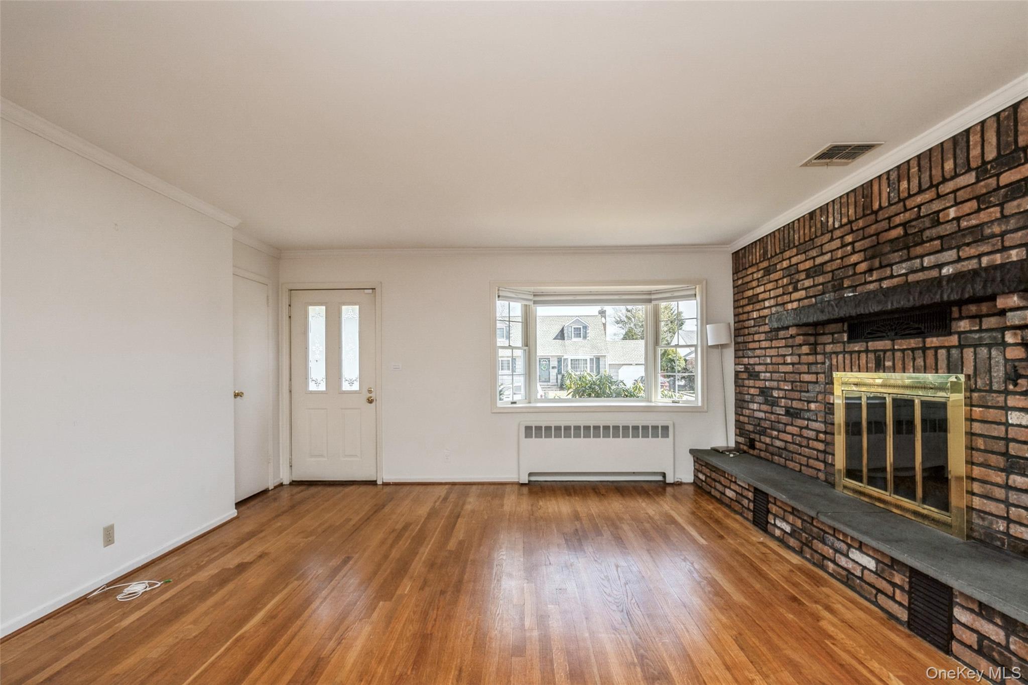 #8 photo, 26 Whitman Avenue, Syosset , NY 11791