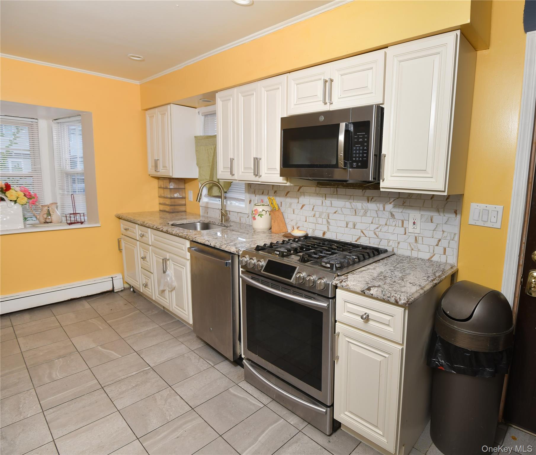 #3 photo, 76 E Hollywood Avenue, Babylon , NY 11757