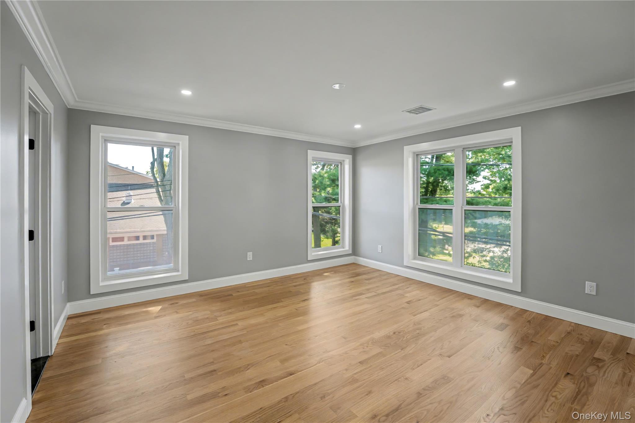 #19 photo, 2 Blueberry Lane, Hicksville , NY 11801