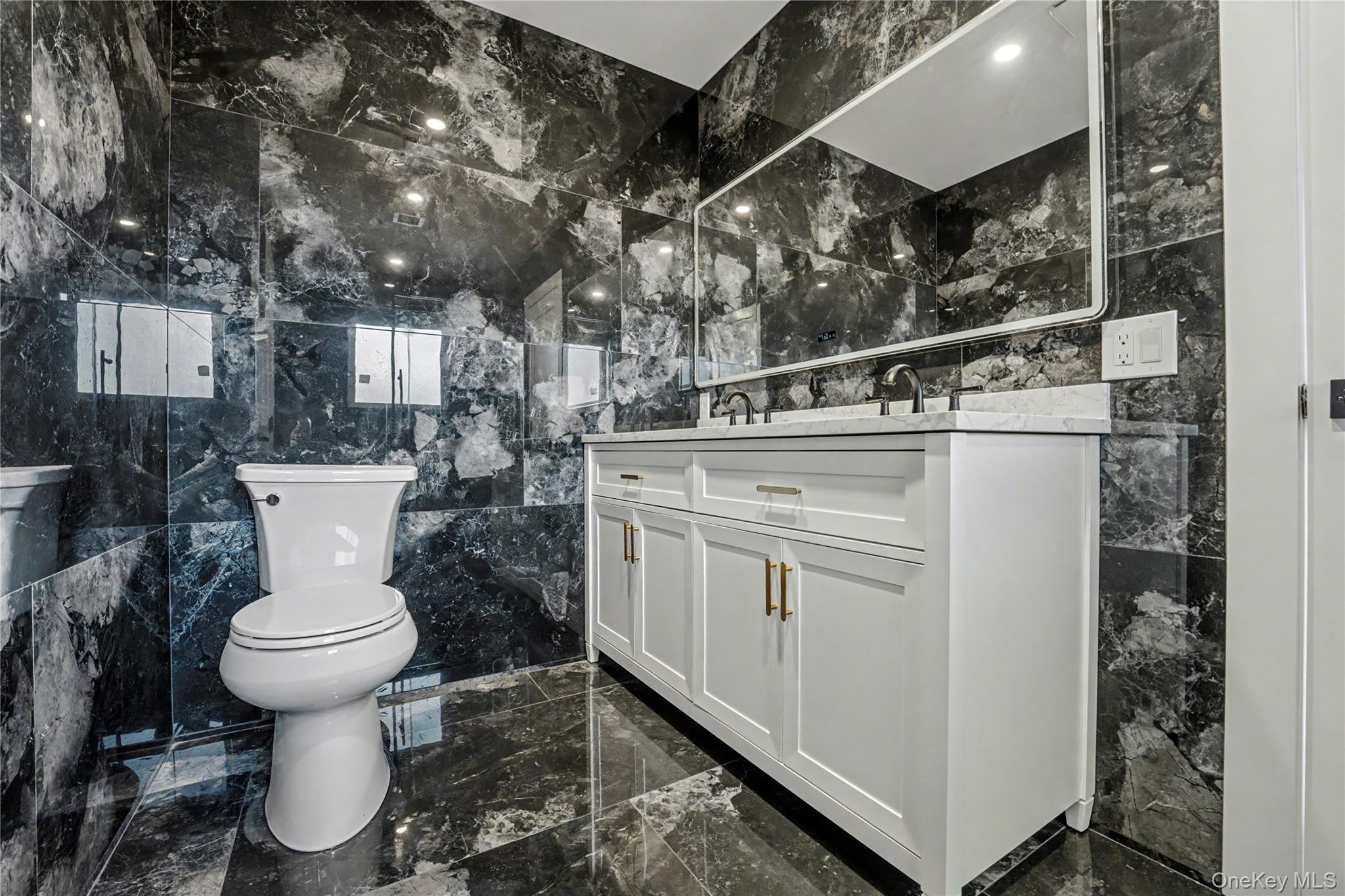 #20 photo, 2 Blueberry Lane, Hicksville , NY 11801