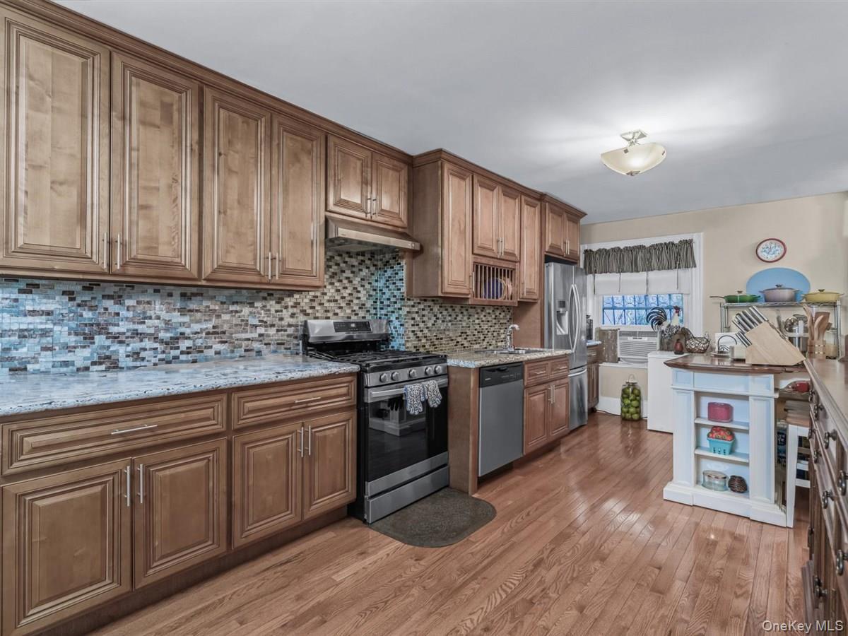 #8 photo, 750 Halsey Street, Brooklyn , NY 11233