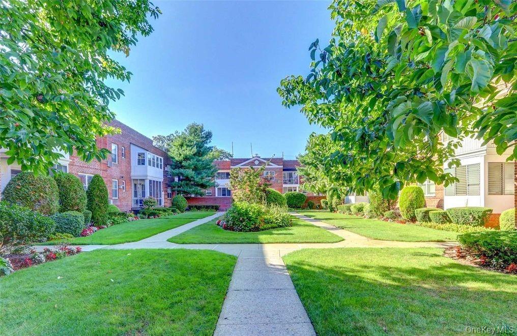 #8 photo, 284 Central Avenue, Lawrence , NY 11559