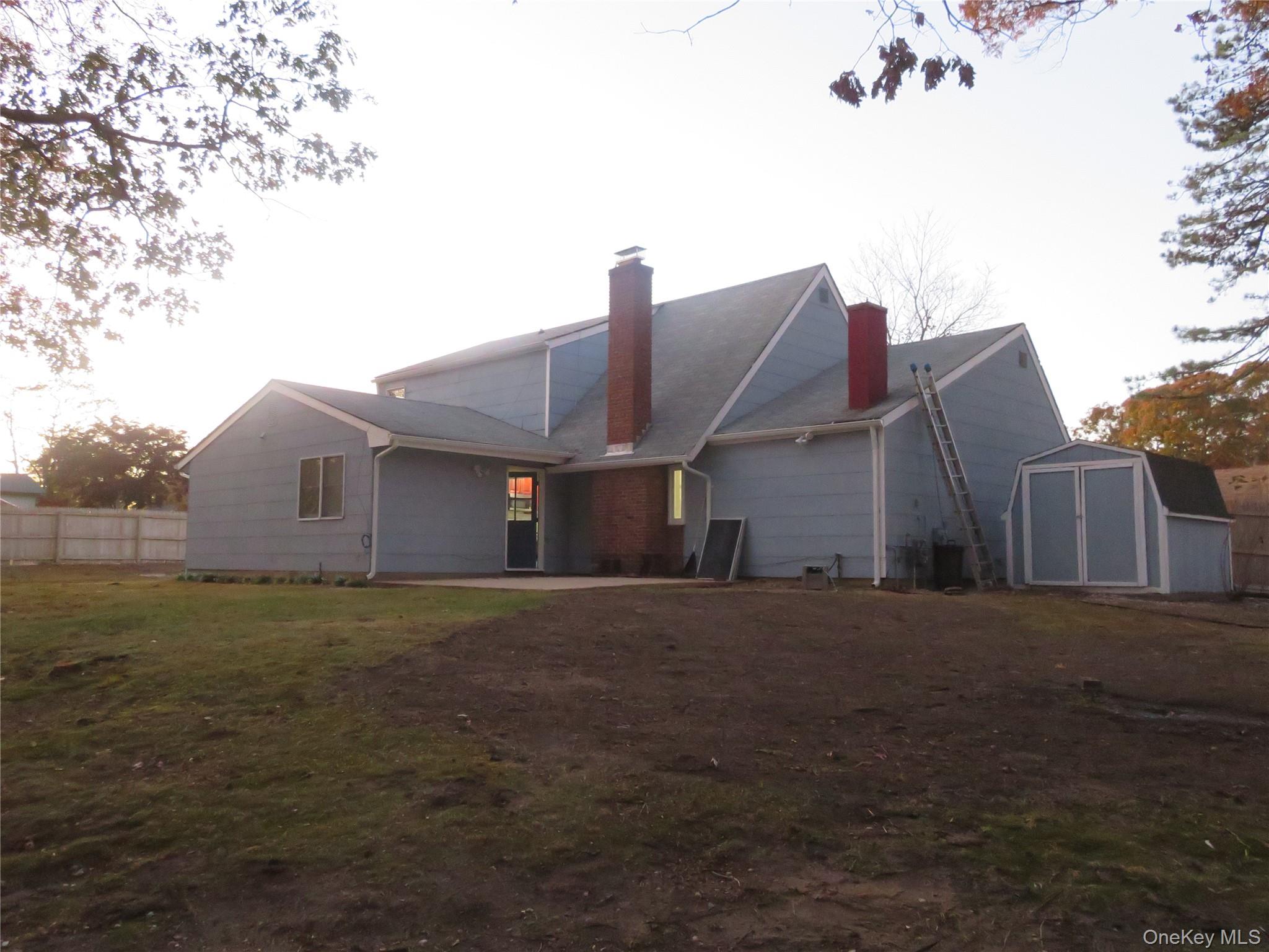 #19 photo, 688 Hawkins Road, Coram , NY 11727