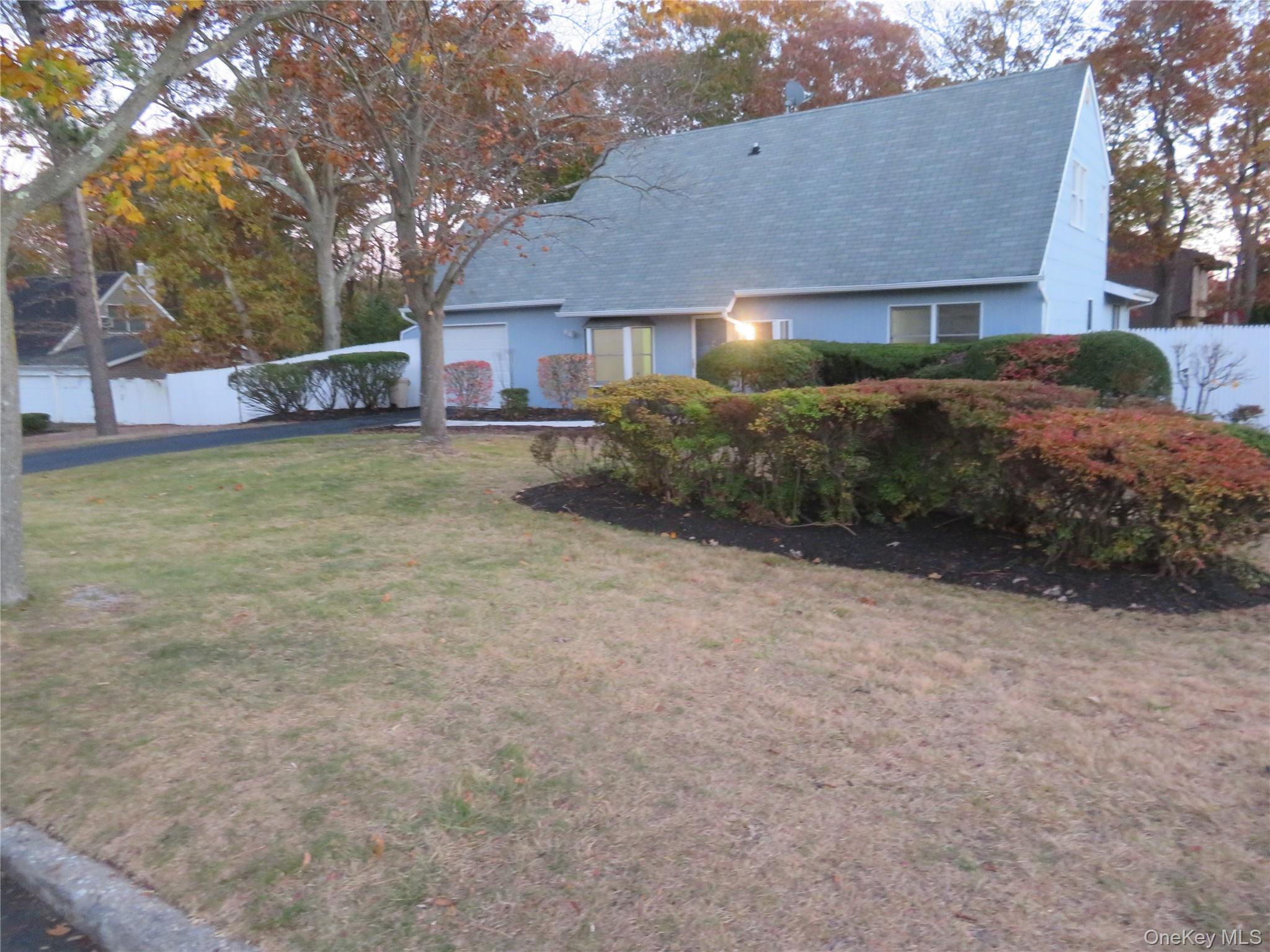 #2 photo, 688 Hawkins Road, Coram , NY 11727