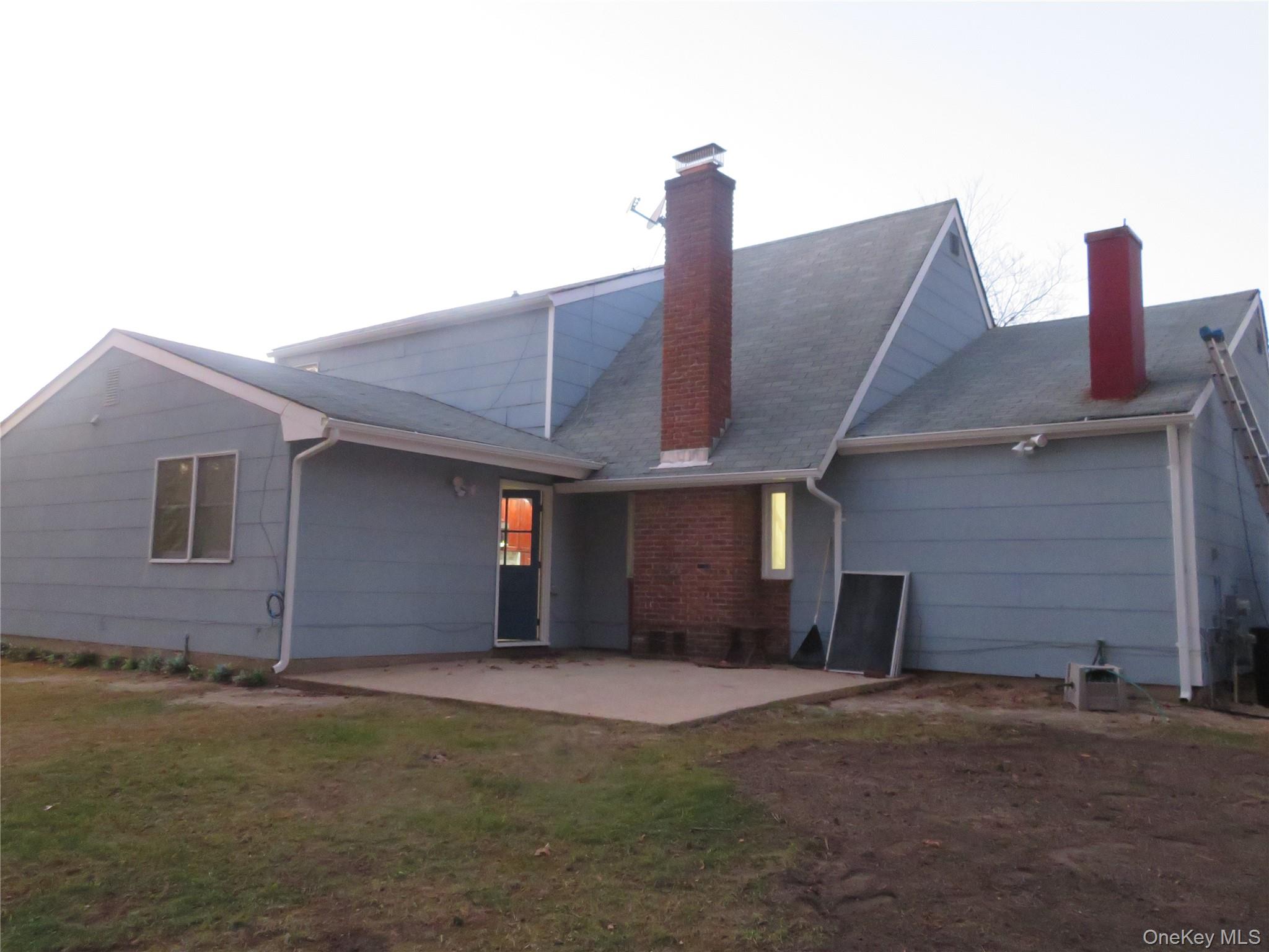 #20 photo, 688 Hawkins Road, Coram , NY 11727