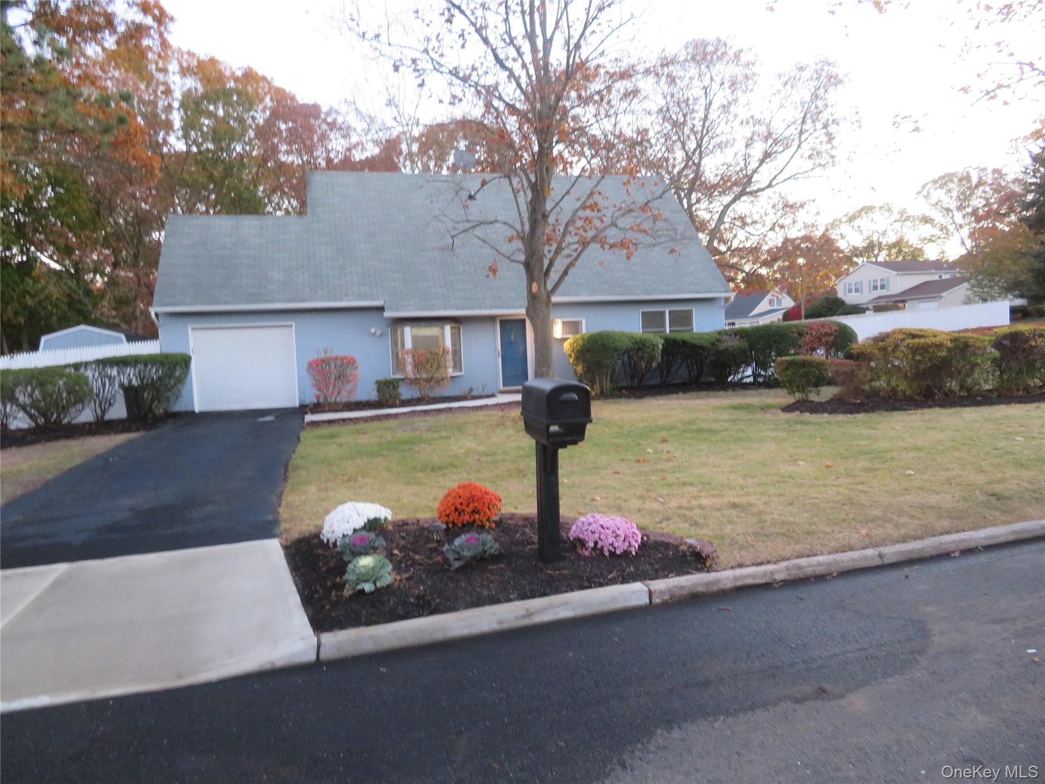 #3 photo, 688 Hawkins Road, Coram , NY 11727