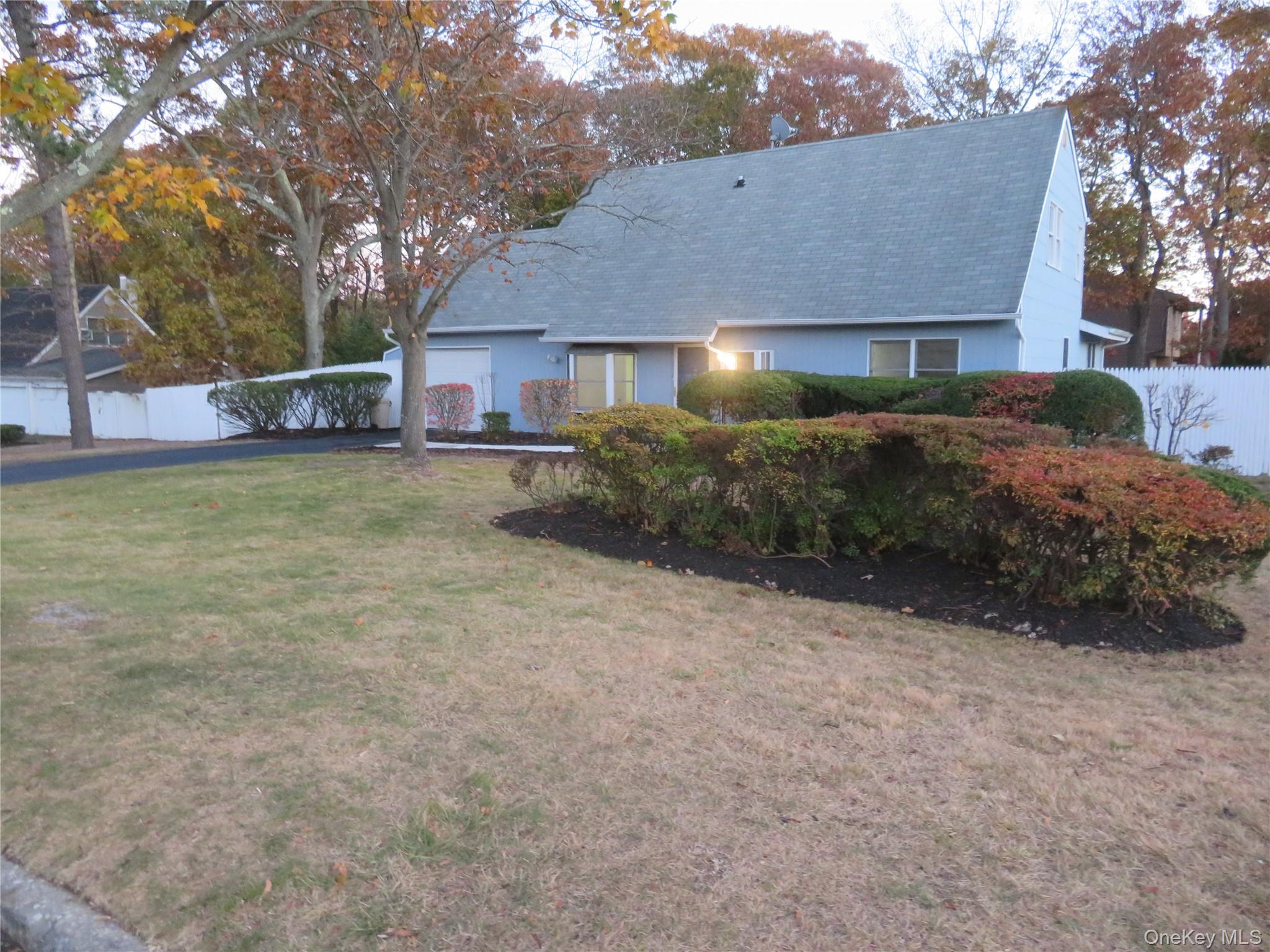 #5 photo, 688 Hawkins Road, Coram , NY 11727