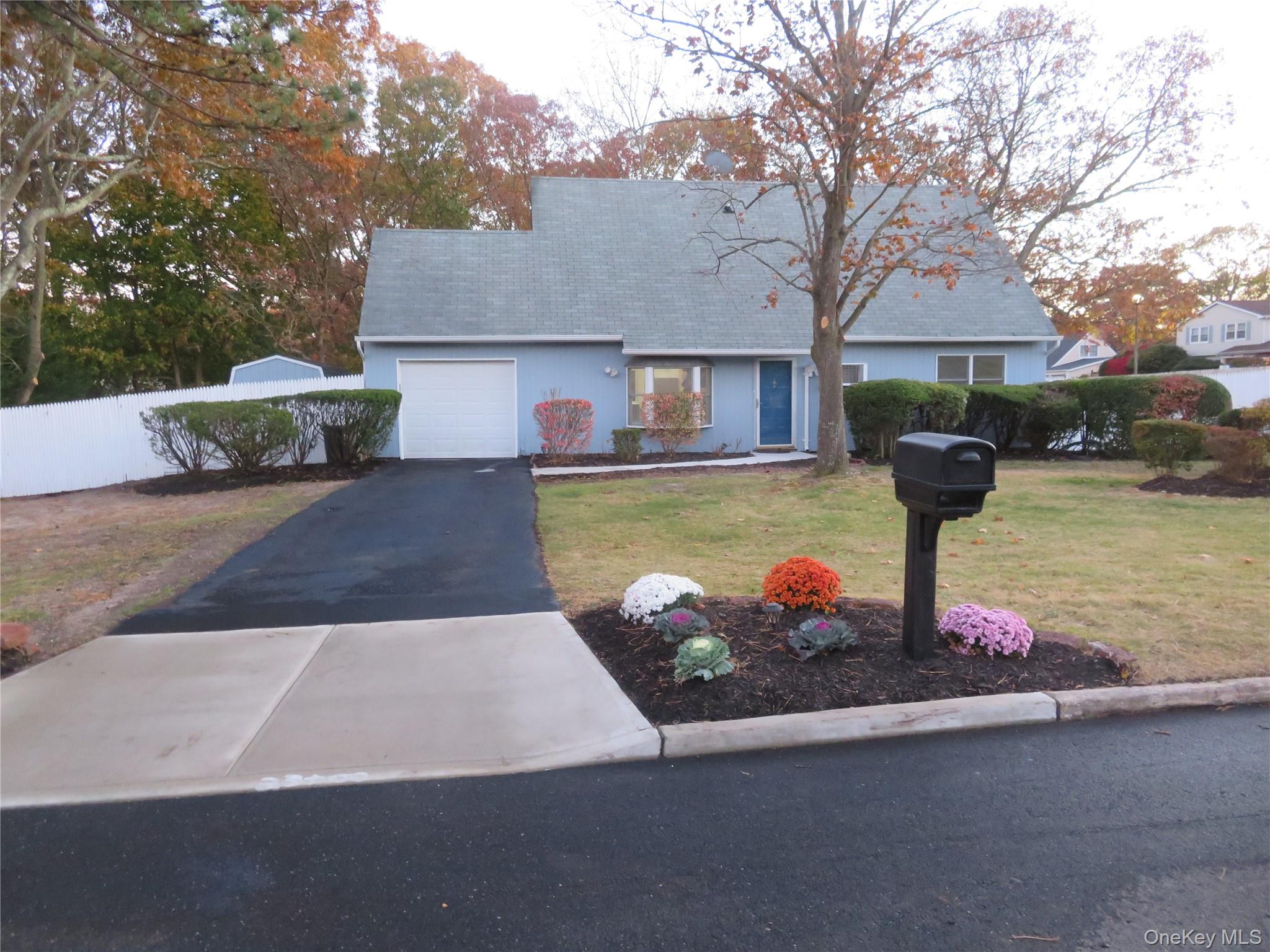 #7 photo, 688 Hawkins Road, Coram , NY 11727