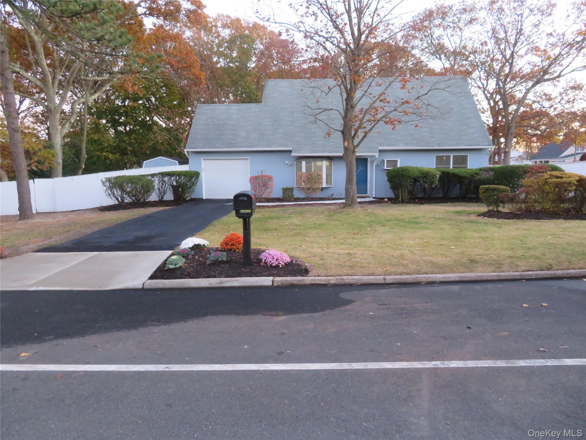 #8 photo, 688 Hawkins Road, Coram , NY 11727