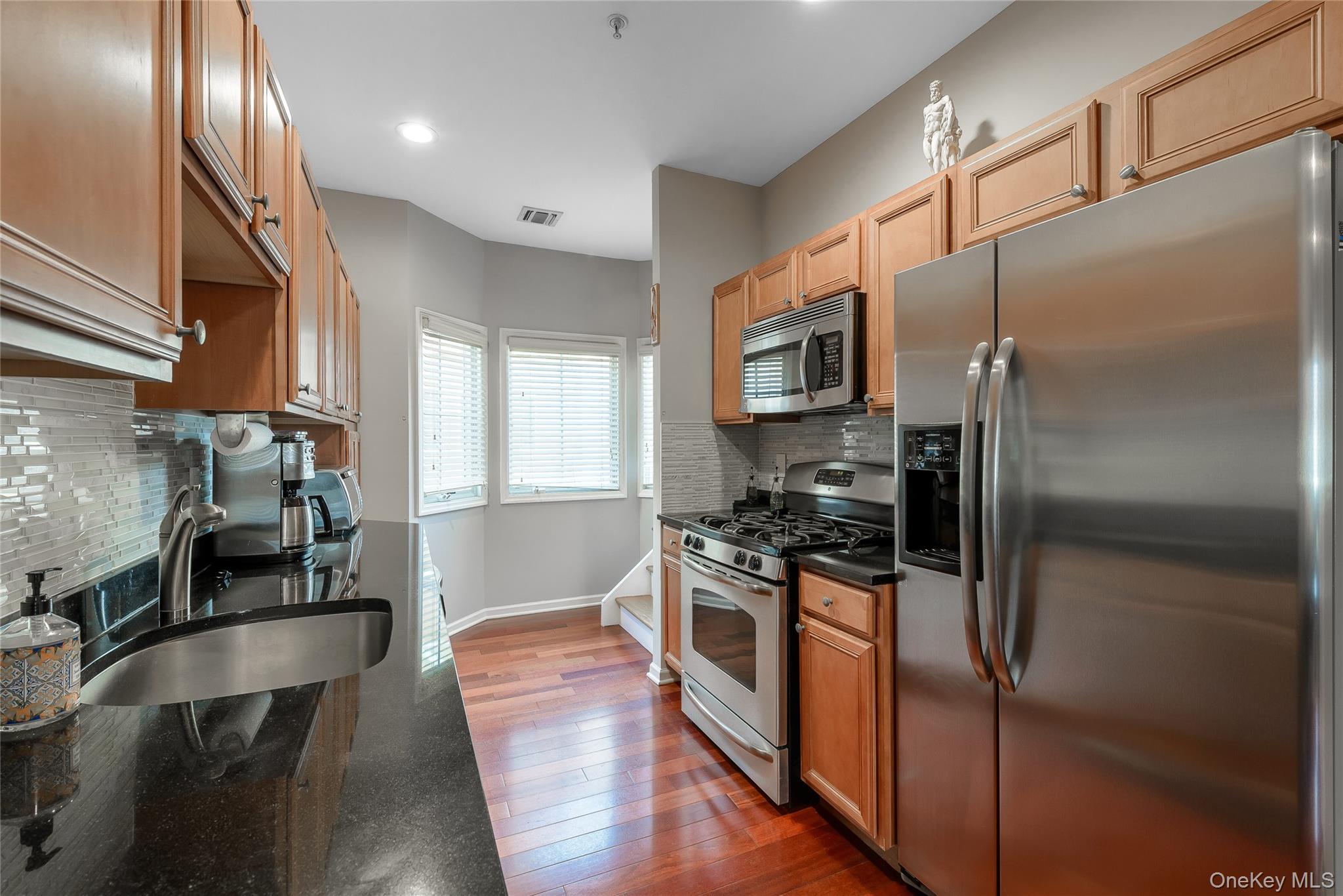 #7 photo, 330 Maple Avenue, Westbury , NY 11590