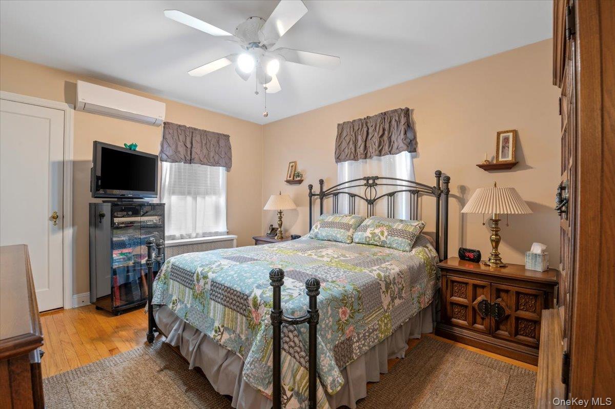 #18 photo, 11 Walker Street, Malverne , NY 11565