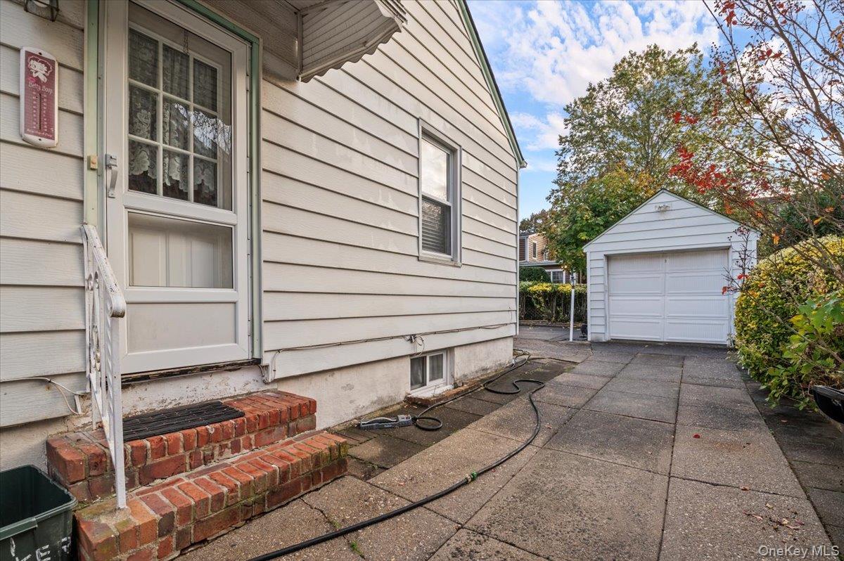 #20 photo, 11 Walker Street, Malverne , NY 11565