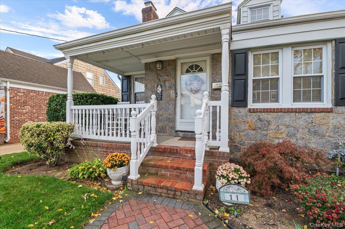 #3 photo, 11 Walker Street, Malverne , NY 11565