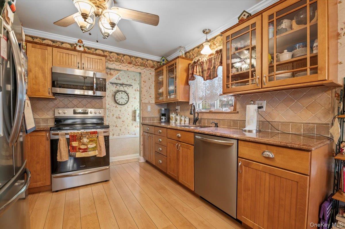 #9 photo, 11 Walker Street, Malverne , NY 11565