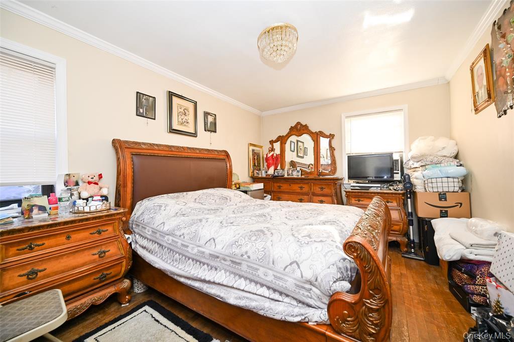 #12 photo, 72-08 150th Street, Kew Garden Hills , NY 11367