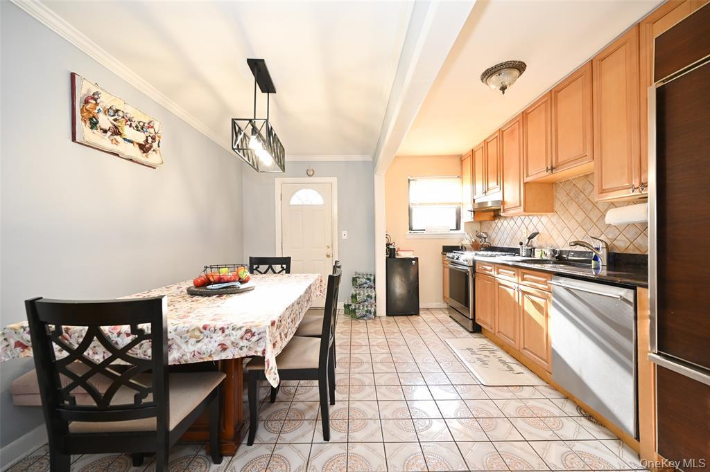 #5 photo, 72-08 150th Street, Kew Garden Hills , NY 11367