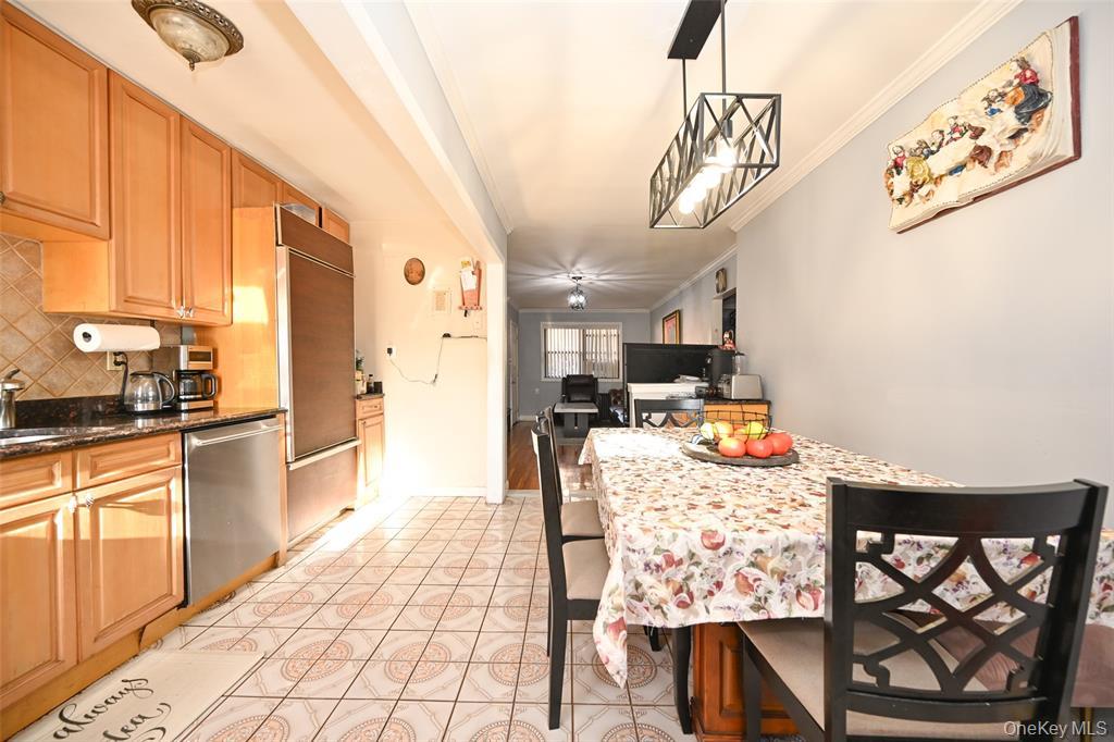 #8 photo, 72-08 150th Street, Kew Garden Hills , NY 11367