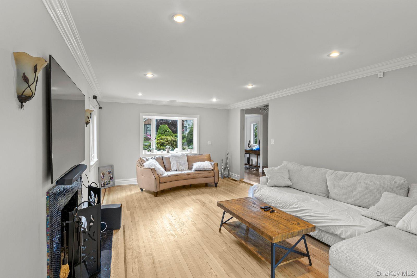 #4 photo, 41 ALLENWOOD Road, Great Neck , NY 11023