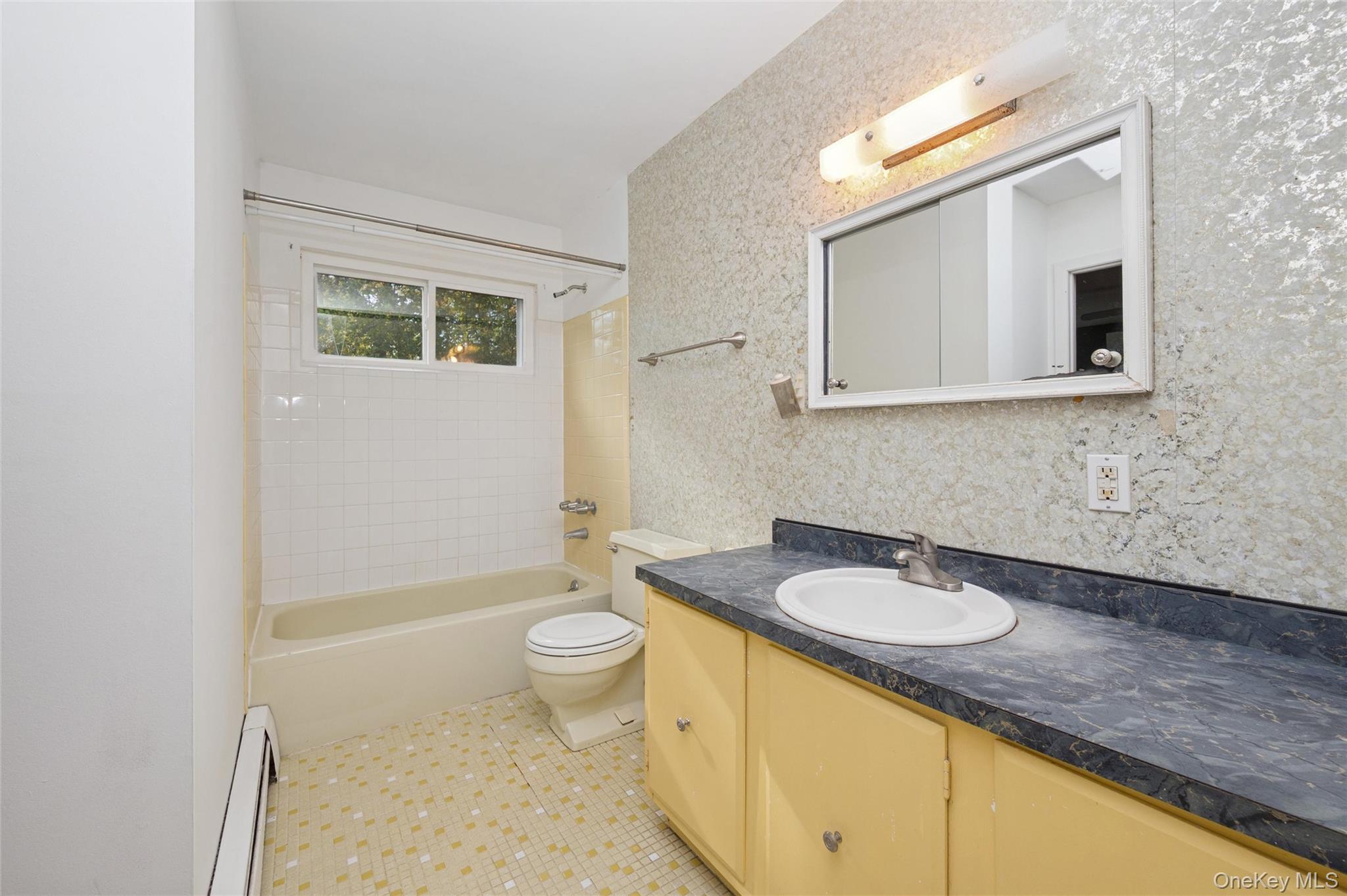 #12 photo, 80 Andrew Avenue, Islip Terrace , NY 11752