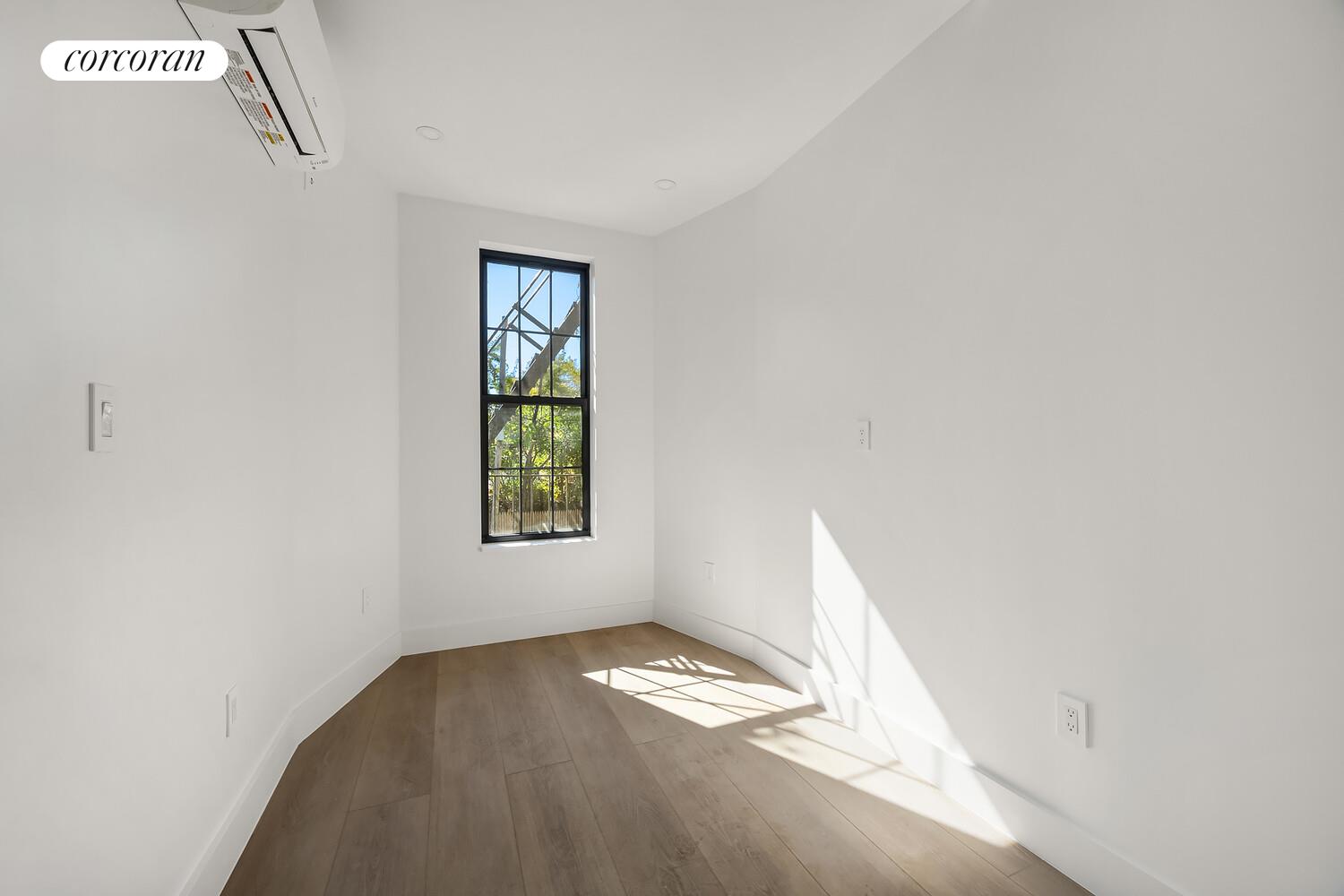 #5 photo, Brooklyn, East Williamsburg , NY 11206