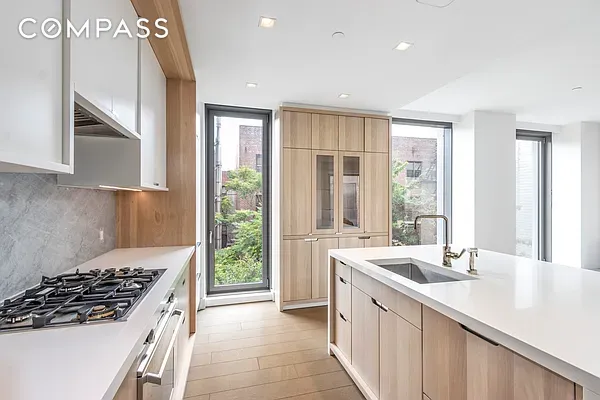 #8 photo, 180 6th Avenue, SoHo , NY 10013