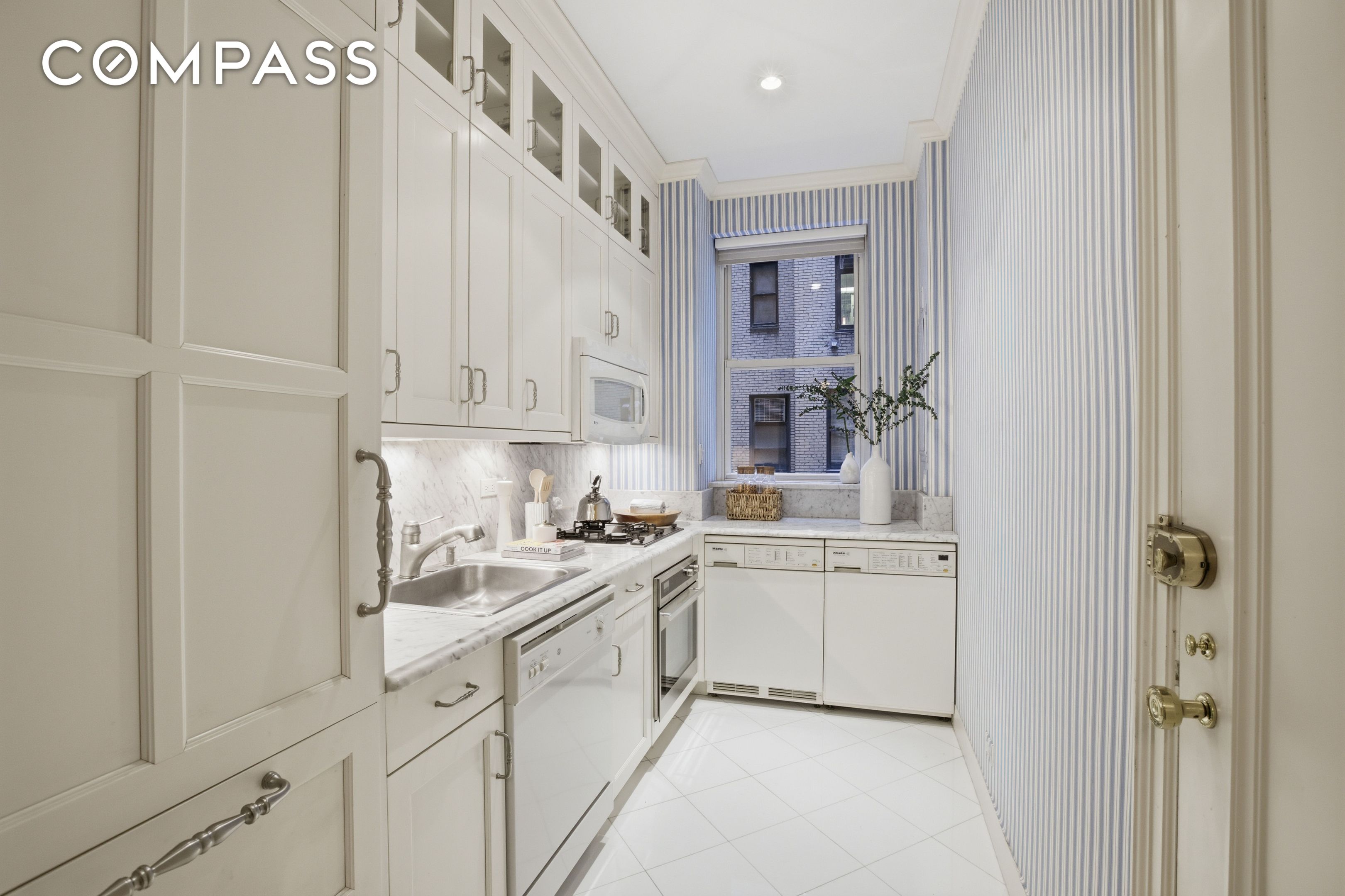 #9 photo, 480 Park Avenue, Midtown East , NY 10022